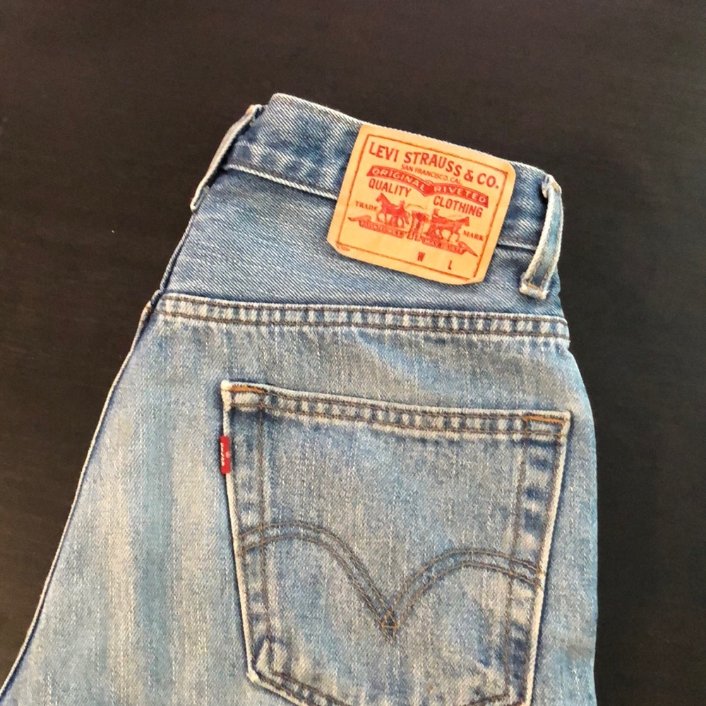 ⬇️⬇️⬇️ Vintage Levi Denim High Rise Shorts
